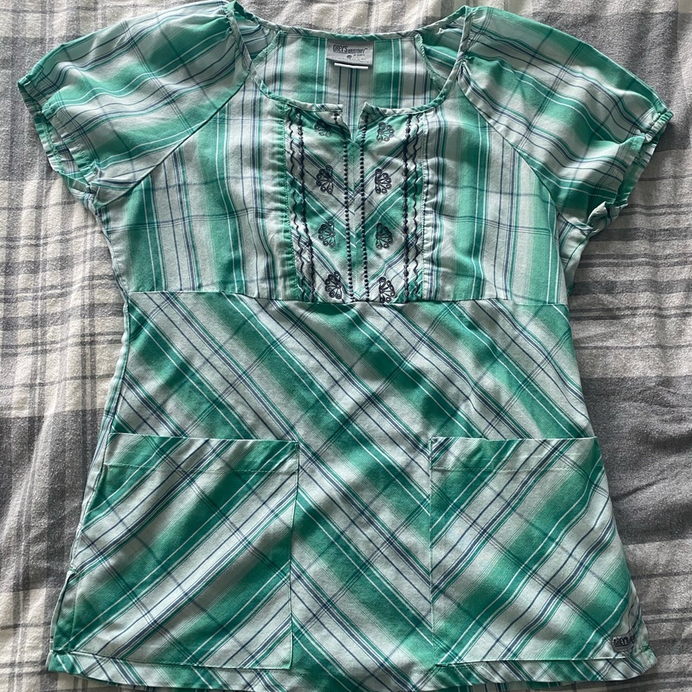 Grey’s anatomy plaid scrub top